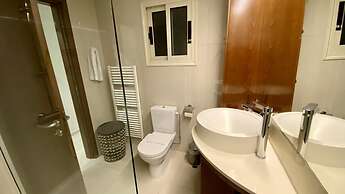 Hallmark Beach Apartment