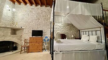 Juliet Suite Studio in Dhoros