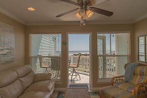 A Beachside Retreat 2 bed 2 Bath w Washer and Dryer