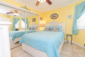 A Beachside Retreat 2 bed 2 Bath w Washer and Dryer