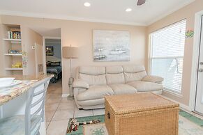 A Beachside Retreat 2 bed 2 Bath w Washer and Dryer