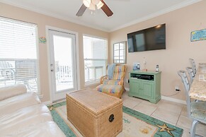 A Beachside Retreat 2 bed 2 Bath w Washer and Dryer