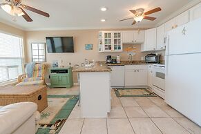 A Beachside Retreat 2 bed 2 Bath w Washer and Dryer