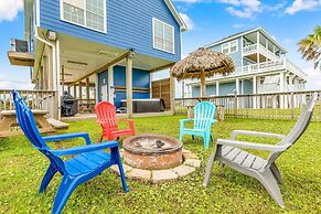 Backyard Oasis Hot Tub and 2 Shaded Decks