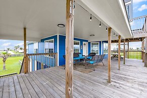 Backyard Oasis Hot Tub and 2 Shaded Decks