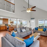 Backyard Oasis Hot Tub and 2 Shaded Decks