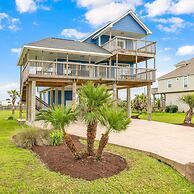 Backyard Oasis Hot Tub and 2 Shaded Decks