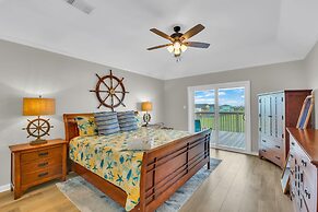 Backyard Oasis Hot Tub and 2 Shaded Decks