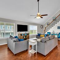 Backyard Oasis Hot Tub and 2 Shaded Decks