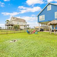 Backyard Oasis Hot Tub and 2 Shaded Decks