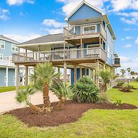 Backyard Oasis Hot Tub and 2 Shaded Decks
