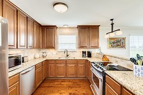 Backyard Oasis Hot Tub and 2 Shaded Decks