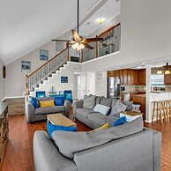 Backyard Oasis Hot Tub and 2 Shaded Decks