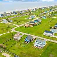 Backyard Oasis Hot Tub and 2 Shaded Decks