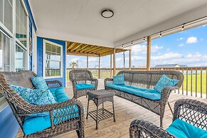 Backyard Oasis Hot Tub and 2 Shaded Decks