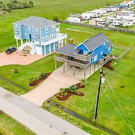 Backyard Oasis Hot Tub and 2 Shaded Decks