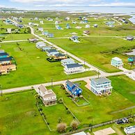 Backyard Oasis Hot Tub and 2 Shaded Decks