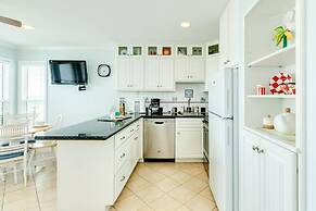 Beautiful Blue Heron Sleeps 6 Great Views