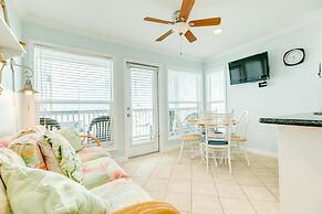 Beautiful Blue Heron Sleeps 6 Great Views