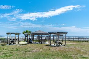 Beautiful Blue Heron Sleeps 6 Great Views