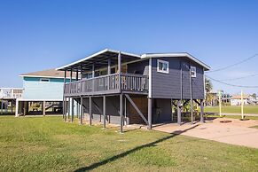 Cute Beach Bungalow Walk to the Beach