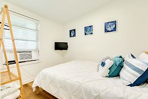 Cute Beach Bungalow Walk to the Beach