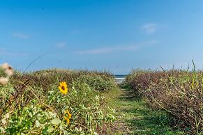 Cute Beach Bungalow Walk to the Beach