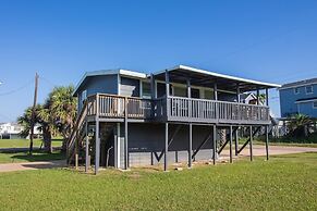 Cute Beach Bungalow Walk to the Beach