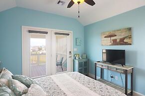 Great bay Views and a Pool in Isla Del Sol