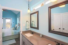 Great bay Views and a Pool in Isla Del Sol