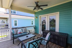 Great bay Views and a Pool in Isla Del Sol