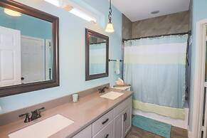 Great bay Views and a Pool in Isla Del Sol