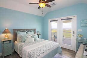 Great bay Views and a Pool in Isla Del Sol