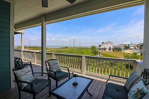 Great bay Views and a Pool in Isla Del Sol