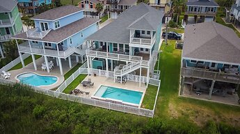 Great bay Views and a Pool in Isla Del Sol