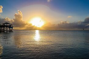 Great bay Views and a Pool in Isla Del Sol