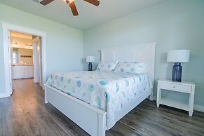 Stunning Views Beach Club 2 Pools and Amenities