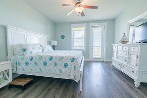 Stunning Views Beach Club 2 Pools and Amenities