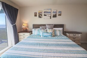 Superb Home With Private Walkover Unobstructed Views