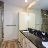 Beachfront Laid Back and Luxurious Diamond Beach Condo