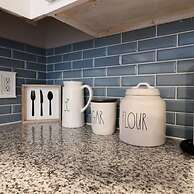 One-of-a-kind Home Near Moody Gardens and Bayou - Cute Cozy as can be