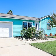 One-of-a-kind Home Near Moody Gardens and Bayou - Cute Cozy as can be