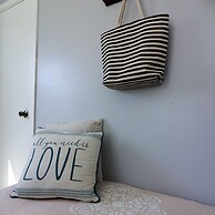 One-of-a-kind Home Near Moody Gardens and Bayou - Cute Cozy as can be