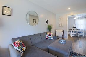 One-of-a-kind Home Near Moody Gardens and Bayou - Cute Cozy as can be