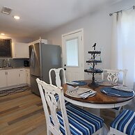 One-of-a-kind Home Near Moody Gardens and Bayou - Cute Cozy as can be