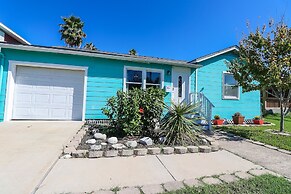 One-of-a-kind Home Near Moody Gardens and Bayou - Cute Cozy as can be