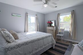 One-of-a-kind Home Near Moody Gardens and Bayou - Cute Cozy as can be