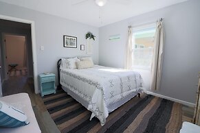 One-of-a-kind Home Near Moody Gardens and Bayou - Cute Cozy as can be