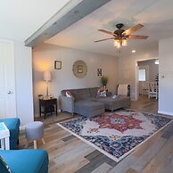 One-of-a-kind Home Near Moody Gardens and Bayou - Cute Cozy as can be