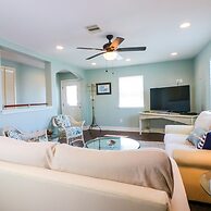 Great Location Spacious Yard Coffee bar